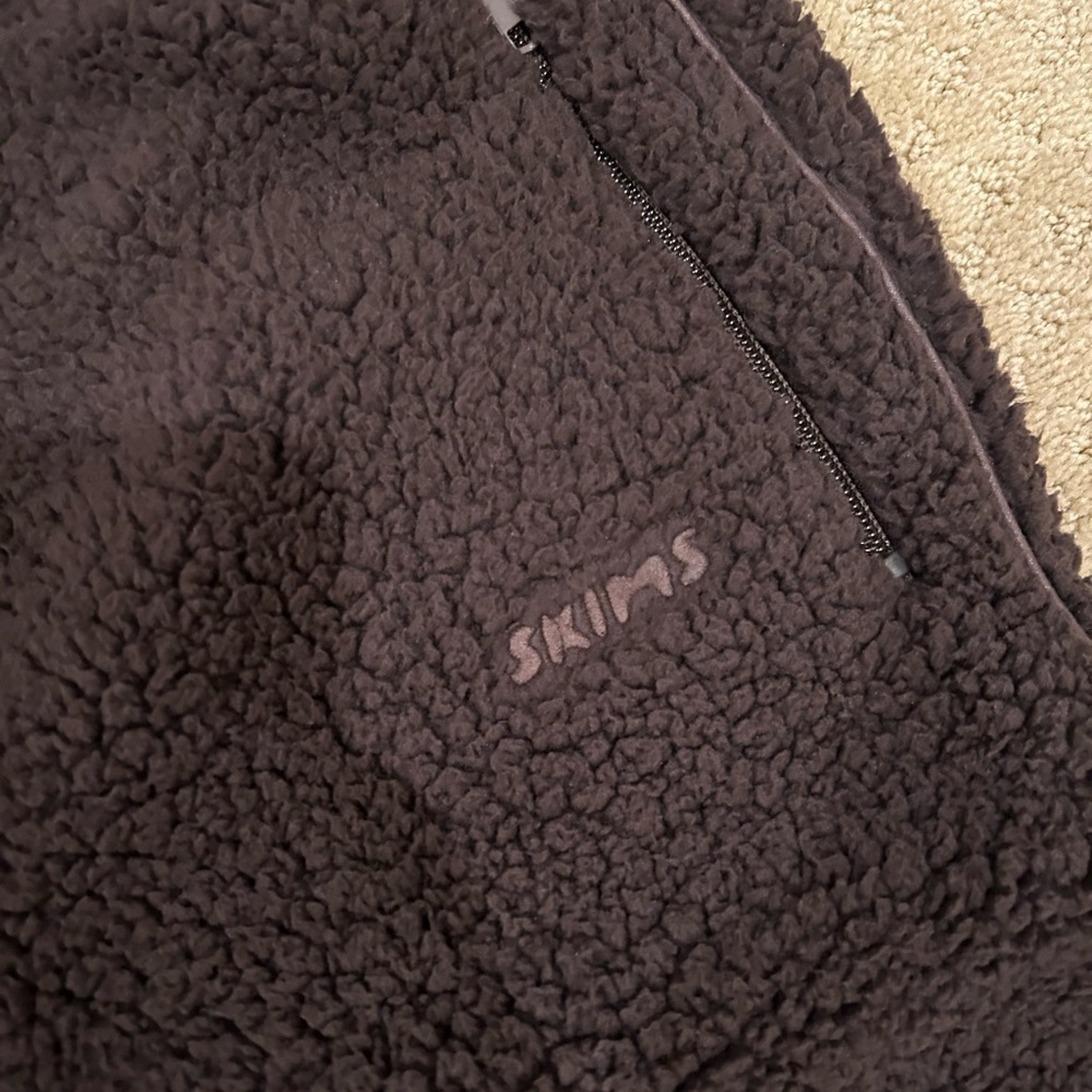 Skims teddy bear jogger. Size small. Never worn. New with tag.